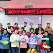 梅溪湖街道梅园社区开展“梅园暖冬行 冬至饺团圆”主题活动