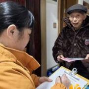敲门入户送安全 暖心守护筑防线