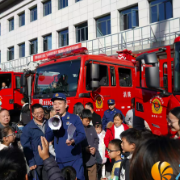 从“听讲”到“实操”，雷锋街道凌云社区消防宣传“搬进”救援站