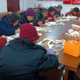 “创意无限，耆乐无穷”DIY帆布包彩绘活动丰富社区老人文化生活