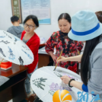 “油纸墨香·画韵悠长” 先锋社区举办国画油纸伞绘画活动