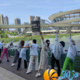 梅溪湖街道金滩社区开展“境教之旅 户外境读”室外家庭教育沙龙活动
