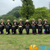 鼓乐声声传社区 五一温情聚邻里