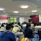 梅溪湖街道金茂社区开展“家庭教育向阳花行动”公益课堂