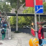 梅溪湖街道嘉顺社区组织开展护学岗志愿服务活动