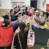 共享百家味  情暖长望心