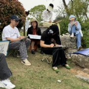 梅溪湖街道桃岭社区开展“自然为画布 色彩绘心声”户外油画课堂