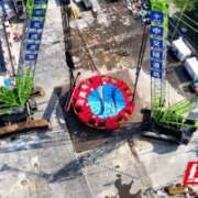 中联重科起重机助力国内最大直径盾构机吊装