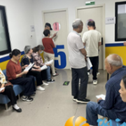 梅溪湖街道桃岭社区开展“情系社区 健康同行”老年人体检活动