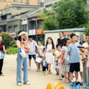 西湖街道先锋社区举办“古街探秘·童趣寻踪”六一主题活动