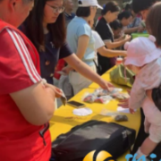 粽香溢邻里，端午绽双华