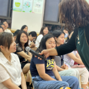 学联社区开展“利剑护蕾 向阳花开”家庭教育课堂