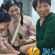 端午送暖显真情 粽叶飘香惠民生