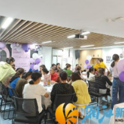 银双社区：一“扇”一世界，母爱绽芬芳