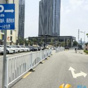 学锦社区“微雕式治理”破解出行难题 普罗旺斯片区违停拥堵显著改善