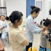 梅溪湖街道桃岭社区开展“ 推开肩颈桎梏，传承非遗匠心”非遗推拿公益活动新闻