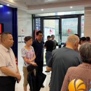 学府社区联合公交集团开展“公交服务进社区”就近办卡服务