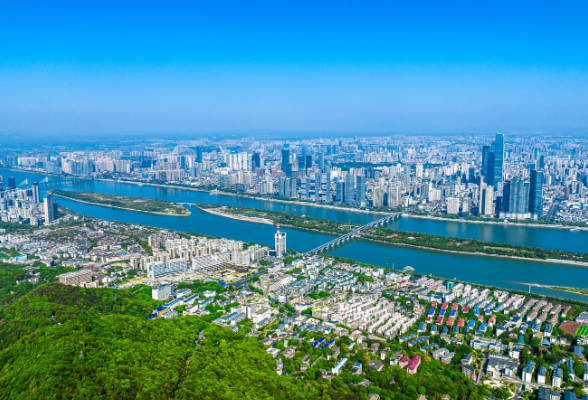 何朝晖主持召开湖南湘江新区（长沙高新区）管委会主任会议（区政府常务会议）