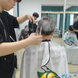 黄泥岭社区开展“父爱剪影·温情相伴”免费义剪活动