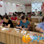 林海社区：手绘香薰挂牌 绘出温馨社区图景