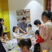 公园里社区“创意棋局”点亮别样父亲节