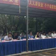 含浦街道开展“安全宣传咨询日”活动