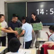 观沙岭街道创新国防教育形式 “移动军事体验点”进校园