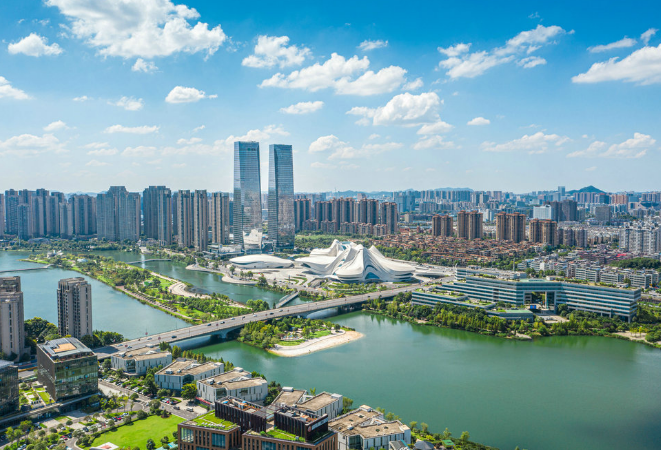 何朝晖调研湘江新区产业项目建设工作