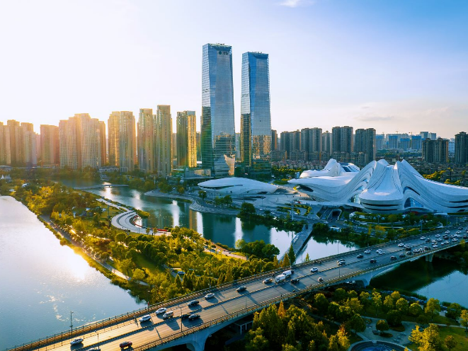 何朝晖主持召开湖南湘江新区（长沙高新区）管委会主任会议（区政府常务会议）