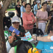 利剑护蕾保平安 交通安全进社区