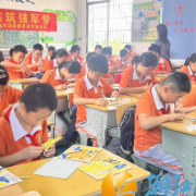 童心系国防，共筑强军梦