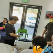 后湖新村“一老一小”出行更便捷，免费公交卡办理暖民心