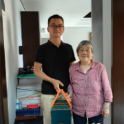 金线巷社区：粽香情暖银龄长者 端午慰问退休管理人员