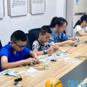 声控台灯里的科学课：社区趣味课堂点亮孩童探索欲