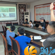 火炬城图书馆科普小课堂点燃少年好奇心