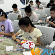 梅溪湖街道桃岭社区开展非遗脸谱彩绘课：让青少年"绘"出传统文化魅力
