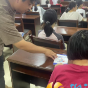 西湖街道石佳冲社区开展“跃动青春，拒毒盾牌”宣讲活动
