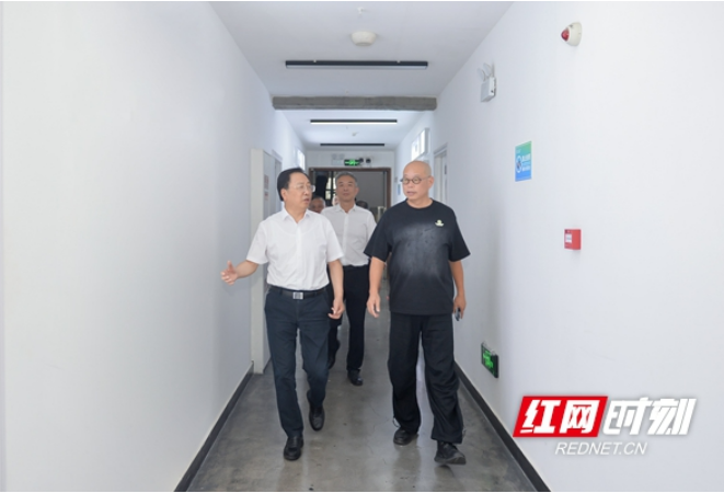 谭勇下沉督导观沙岭街道经济社会运行工作