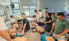 钰龙社区：“救” 在身边  共筑商户安全防线