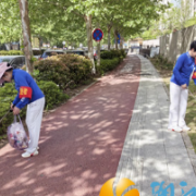 银发志愿者助力城市清洁 党群共建城市美丽环境