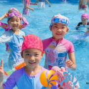 英才园社区这堂“水上安全课”让萌娃边玩边学！