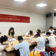 西湖街道谭家冲社区：非遗藻井绘扇面，指尖传承敦煌美