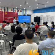 梅溪湖街道桃岭社区开展“挺直脊梁”护脊科普：300青少年现场学习对抗脊柱侧弯实用技巧