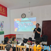 “小小向日葵营地”进基层 关爱点亮暑假光
