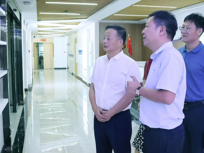 五长联动聚合力 精准服务促发展