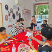 嘉欣社区开展“垃圾巧变身，创意手作日”活动，青少年巧手倡环保