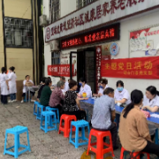 暖心服务进社区，关爱老人零距离