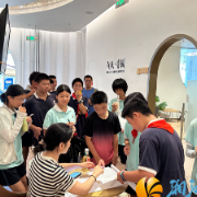 白鹭府社区开展“铭记历史，英雄不朽”青少年观影活动 沉浸式感悟《八佰》精神