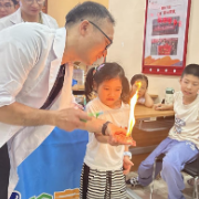 掌心燃火不灼伤、空气成炮推纸杯！龙骨寺社区这场科学秀太“上头”了！
