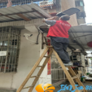 溁湾镇社区居民齐发力 照亮夜间出行路